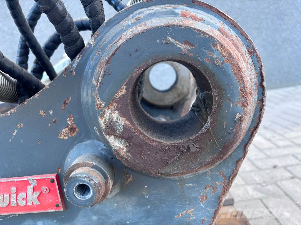 OilQuick OQ80 quickcoupler Quick connectors