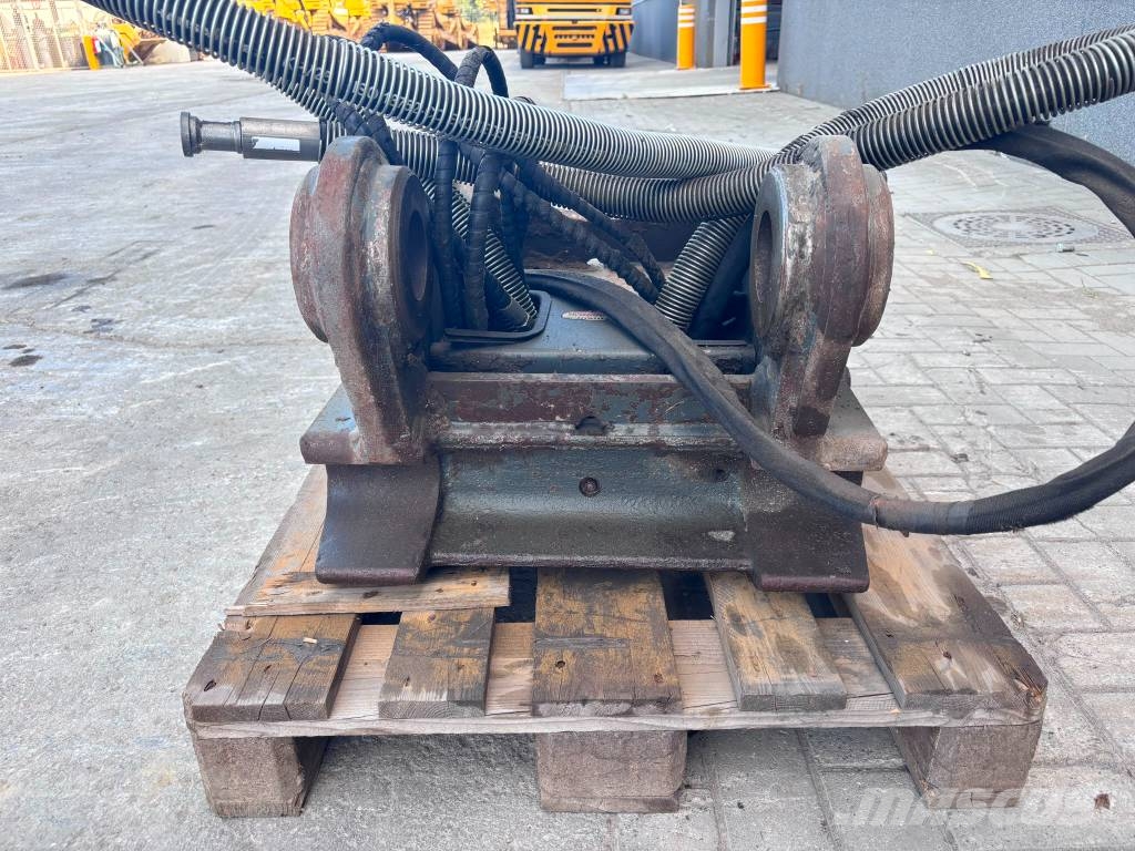 OilQuick OQ80 quickcoupler Quick connectors