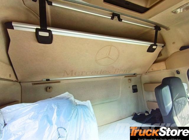 Fuso Actros ACTROS 2645LS/33PURE Trekkers