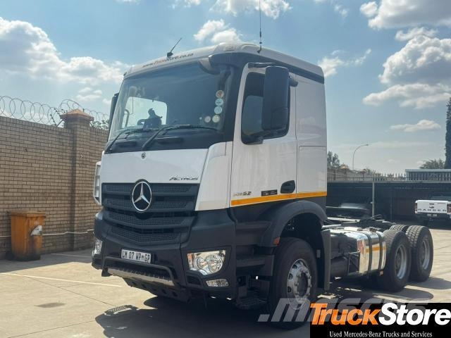 Fuso Canter ACTROS 3352S/33 Nyergesvontatók