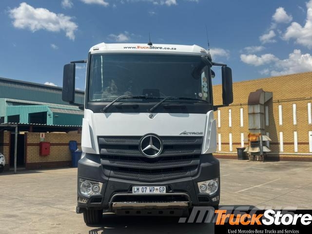 Fuso Canter ACTROS 3352S/33 Nyergesvontatók
