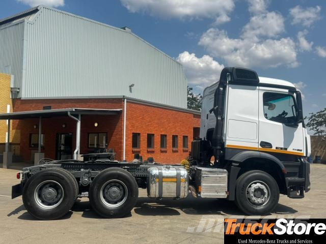 Fuso Canter ACTROS 3352S/33 Nyergesvontatók