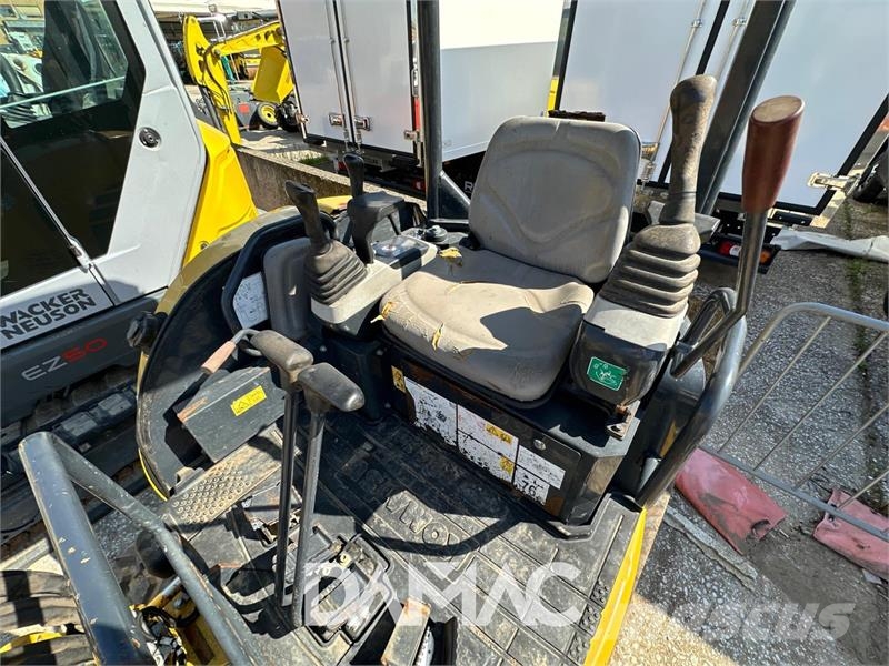 Komatsu PC26MR-3 Mini kotrók < 7t