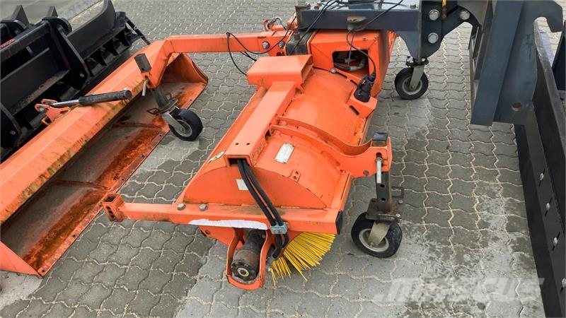 Weidemann CX 1350 Demo kost ModernTech Model: BMR 200 Mininakladače