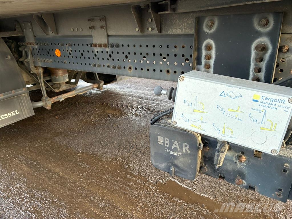 Mercedes-Benz 2533 Box - Koffer Box body trucks