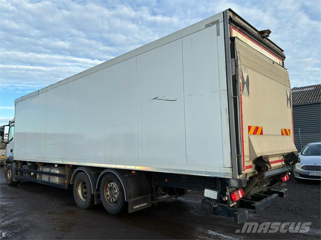 Mercedes-Benz 2533 Box - Koffer Box body trucks