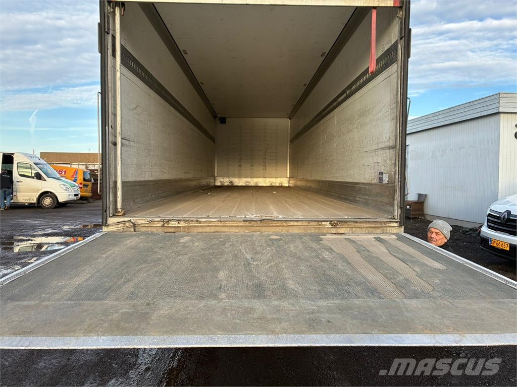 Mercedes-Benz 2533 Box - Koffer Box body trucks