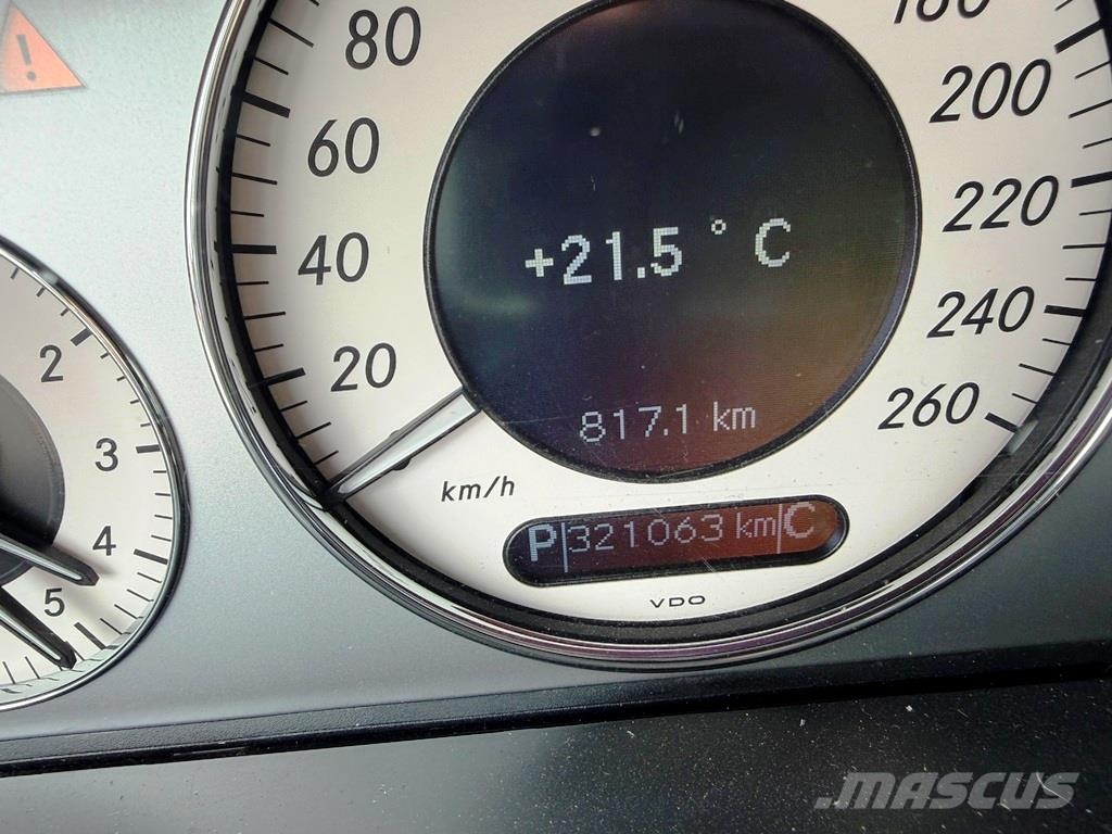 Mercedes-Benz E320CDI Sedan سيارات