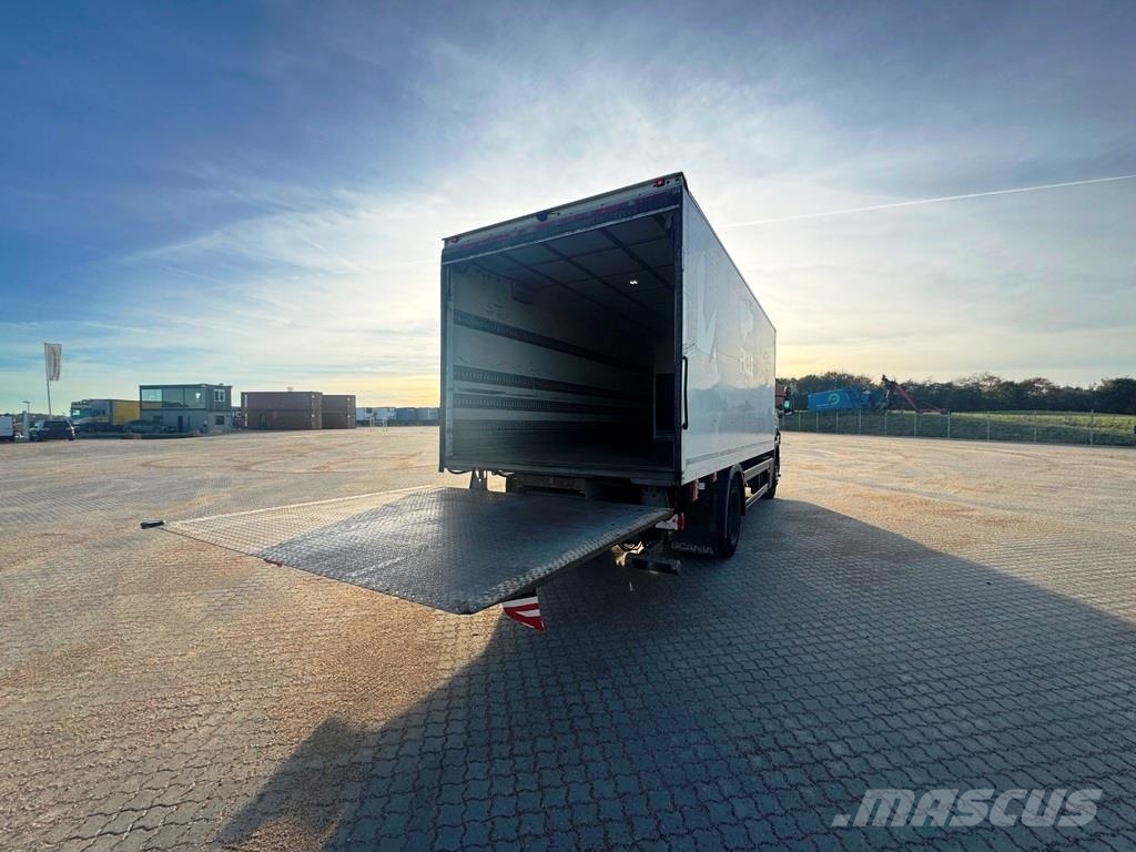 Scania P230 med lift Фургони