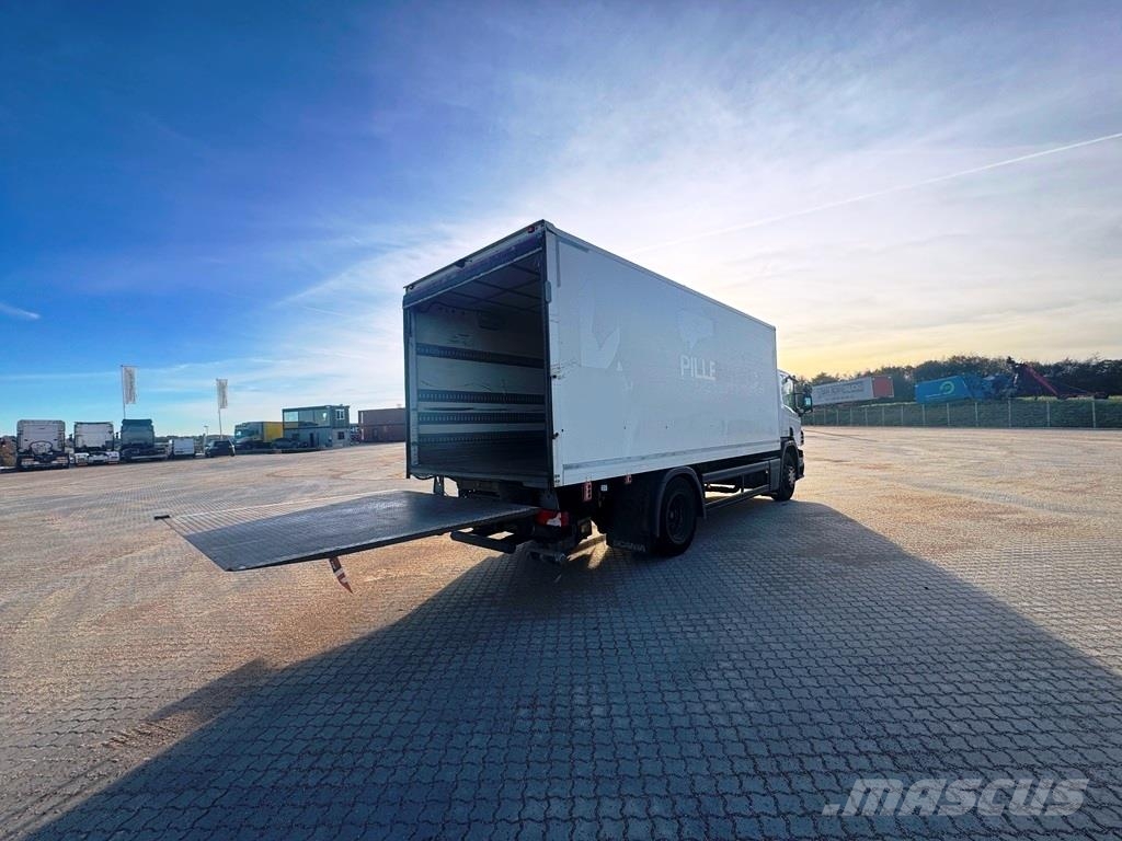 Scania P230 med lift Фургони