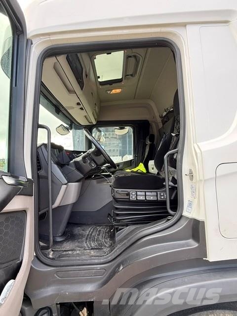 Scania P340 GAS med 2820 kran Kranwagen