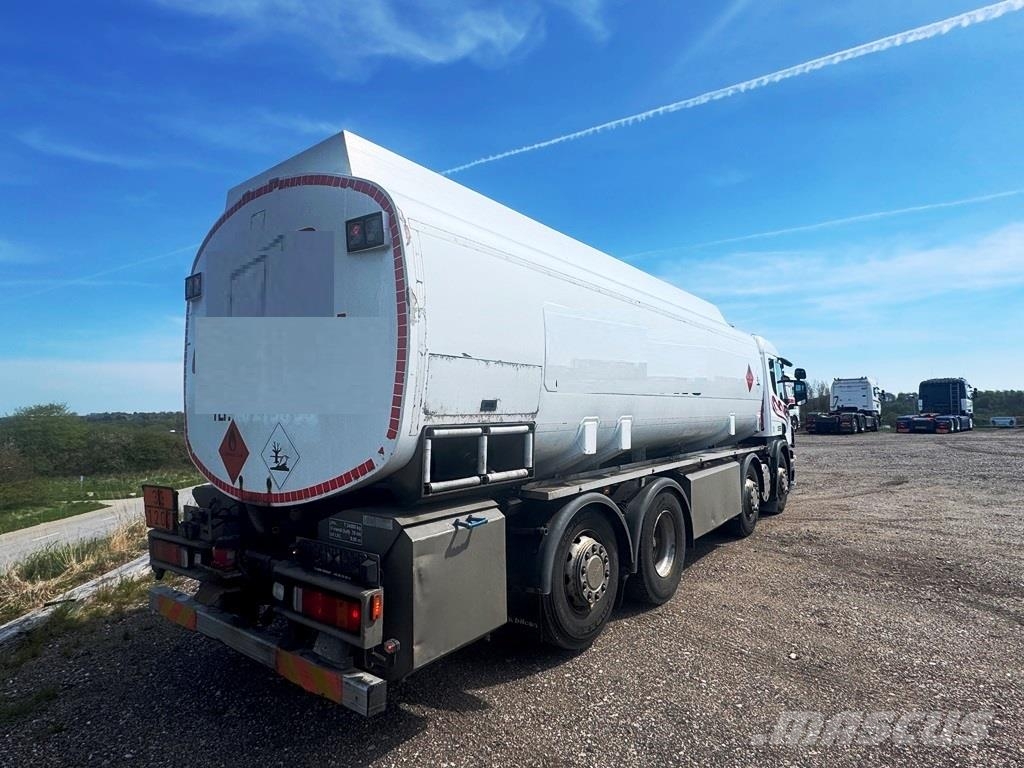 Scania P380 8x2*6 ADR-FL 24200L Грузовики-Фургоны