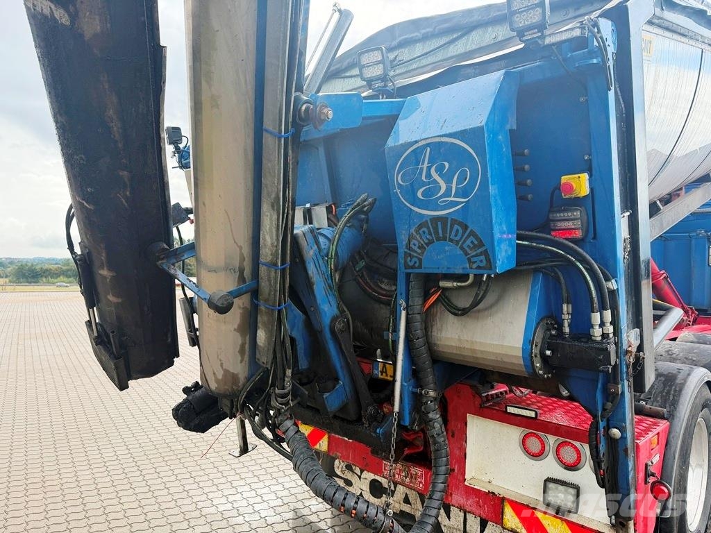 Scania R580 selv kørende med asfalt lad Camiones polibrazo