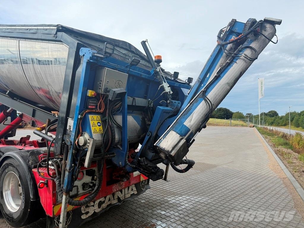Scania R580 selv kørende med asfalt lad Camiones polibrazo