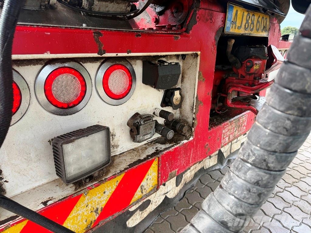Scania R580 selv kørende med asfalt lad Camiones polibrazo