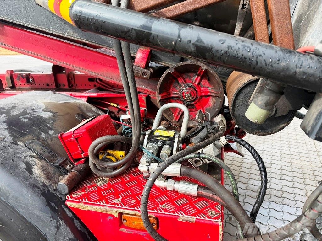 Scania R580 selv kørende med asfalt lad Camiones polibrazo