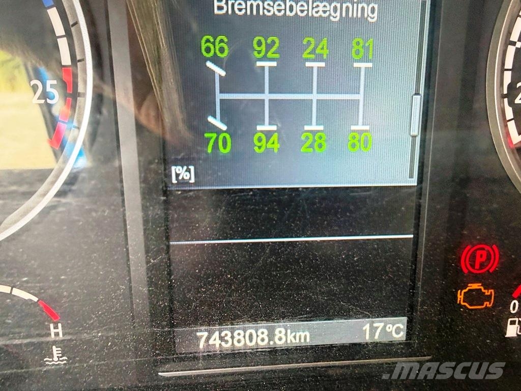 Scania R580 selv kørende med asfalt lad Camiones polibrazo