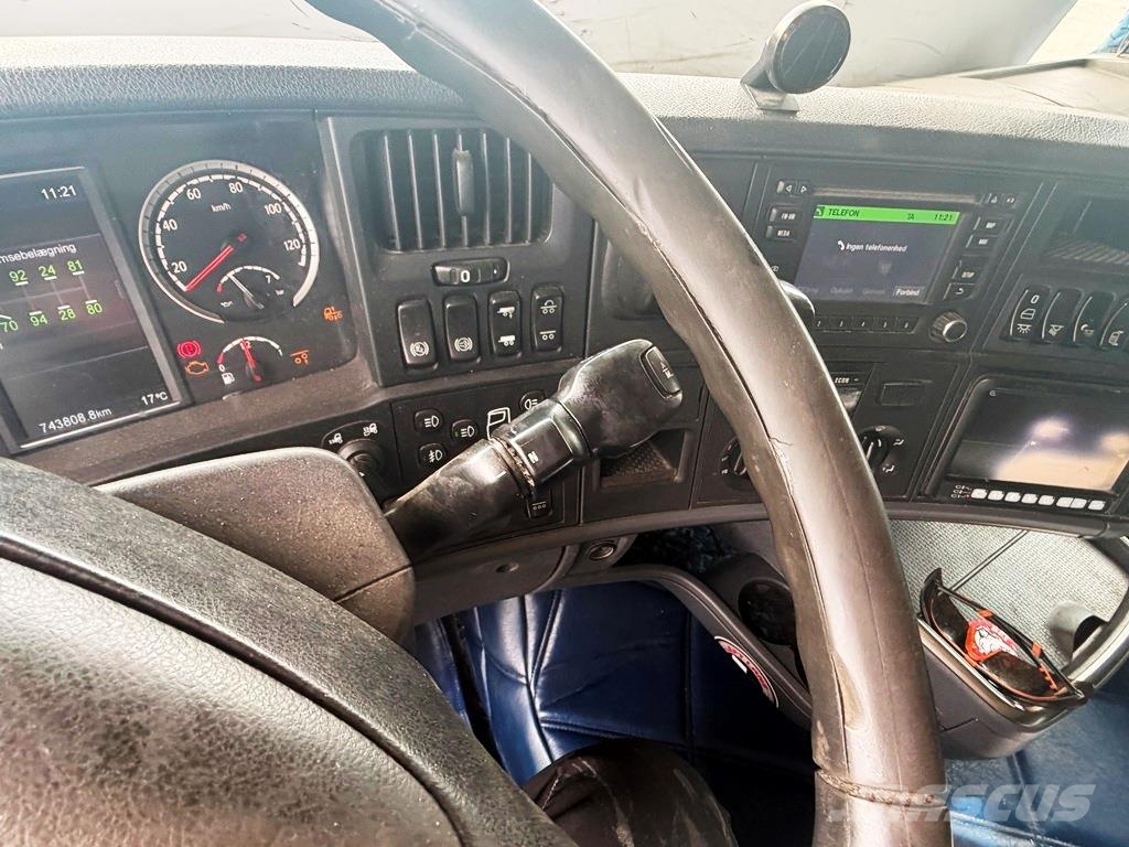 Scania R580 selv kørende med asfalt lad Camiones polibrazo