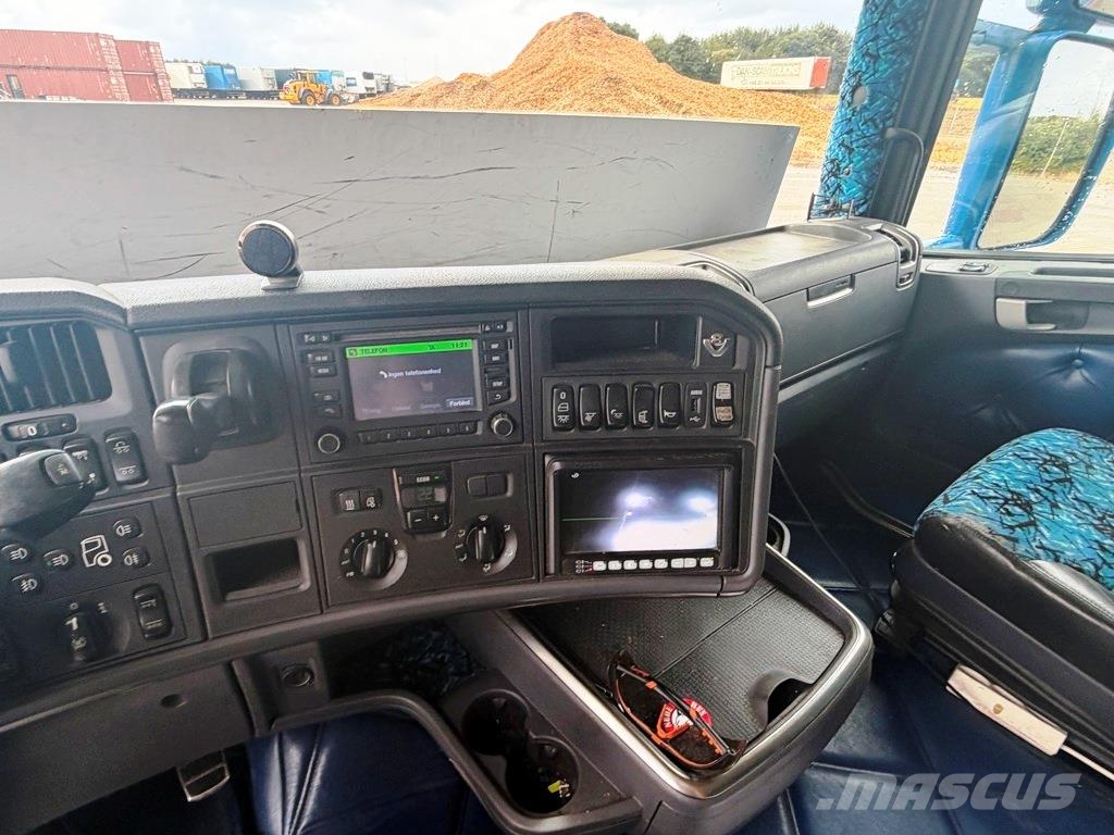 Scania R580 selv kørende med asfalt lad Camiones polibrazo