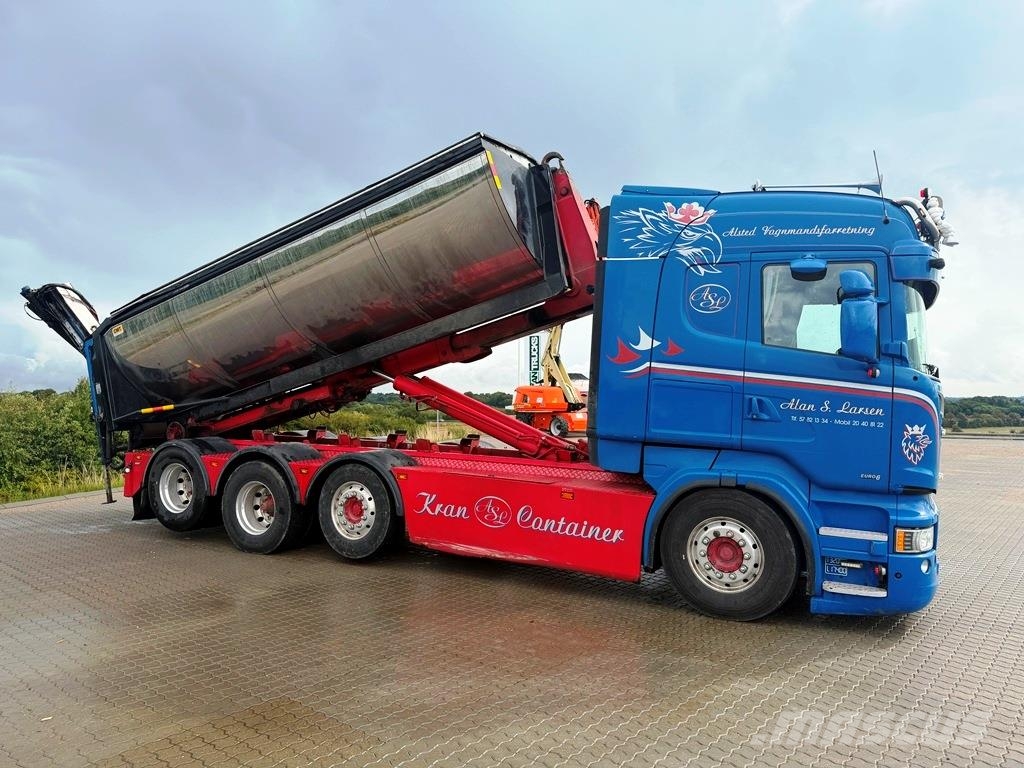 Scania R580 selv kørende med asfalt lad Camiones polibrazo