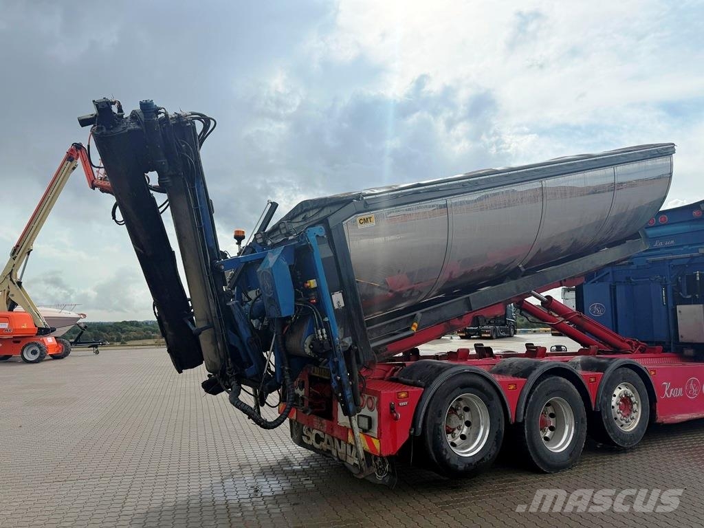 Scania R580 selv kørende med asfalt lad Camiones polibrazo