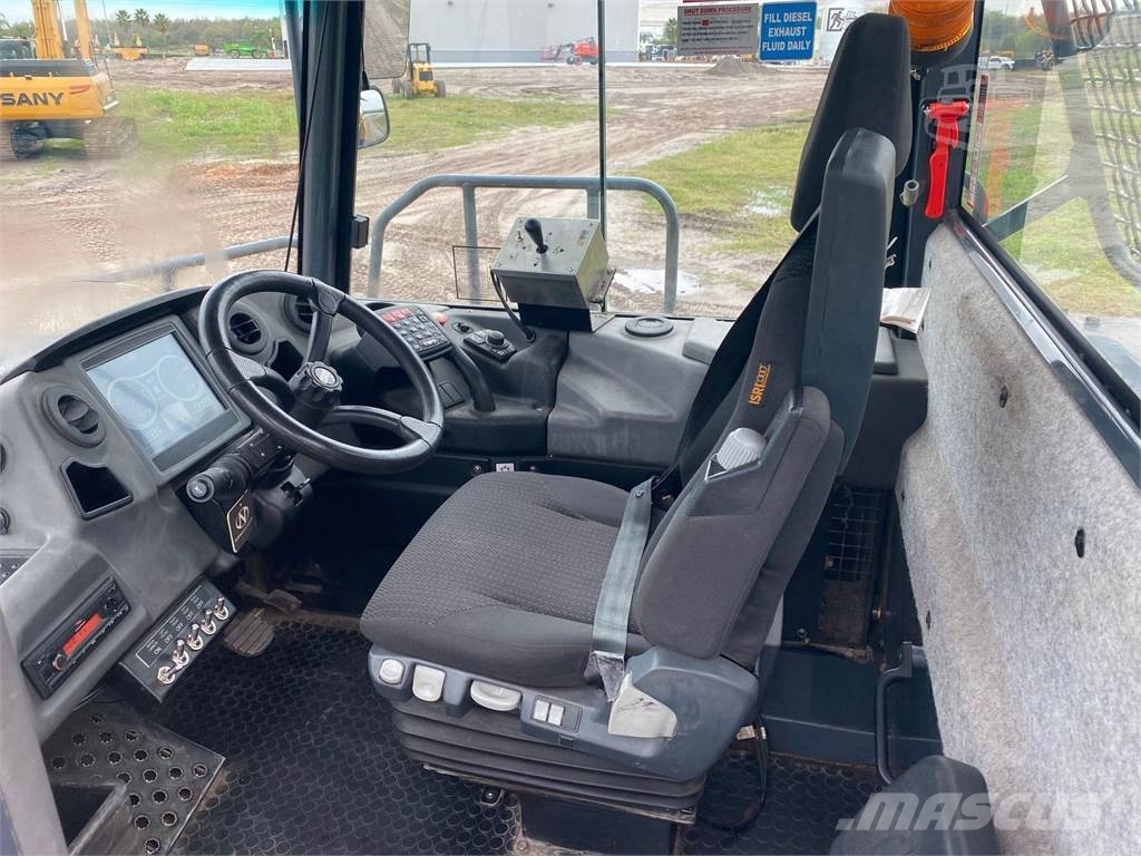 Bell B25E صهاريج مياه