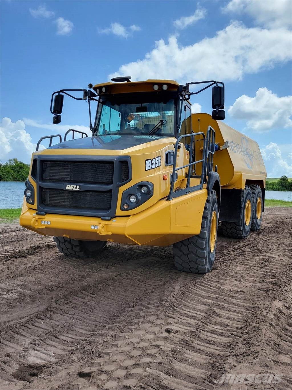 Bell B25E صهاريج مياه