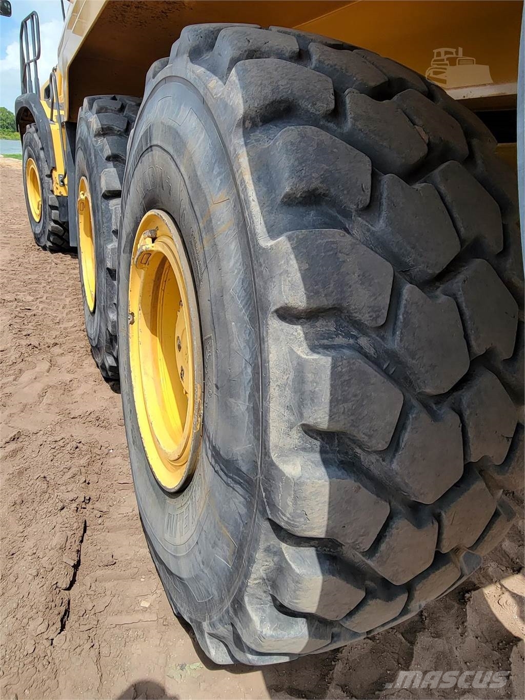 Bell B25E صهاريج مياه