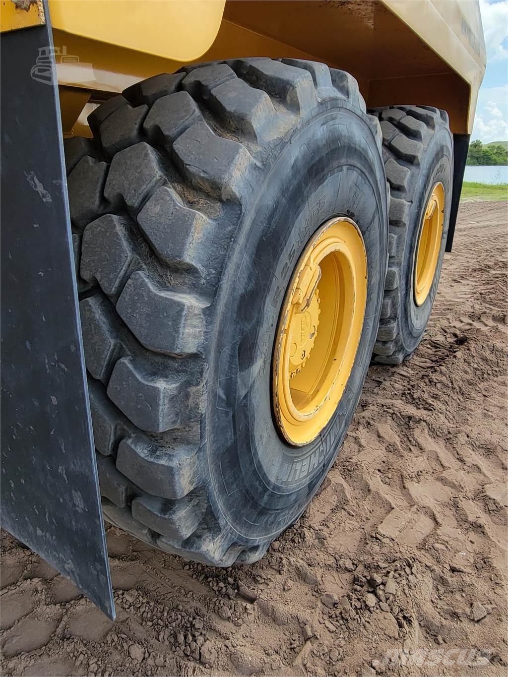 Bell B25E صهاريج مياه