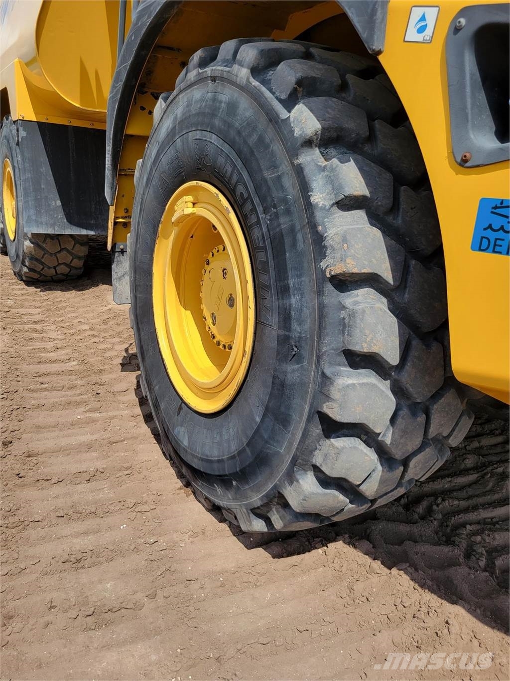 Bell B25E صهاريج مياه