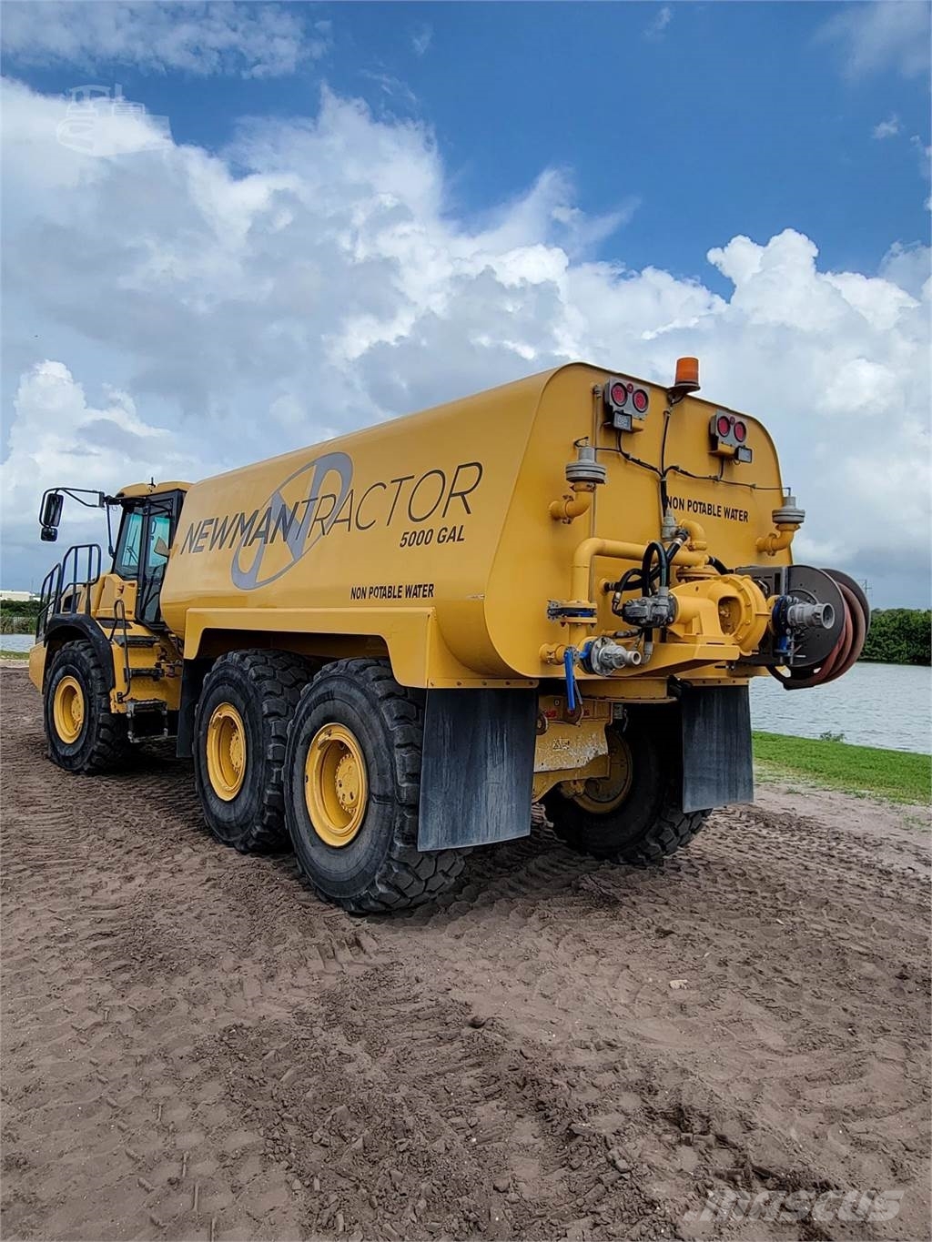 Bell B25E صهاريج مياه