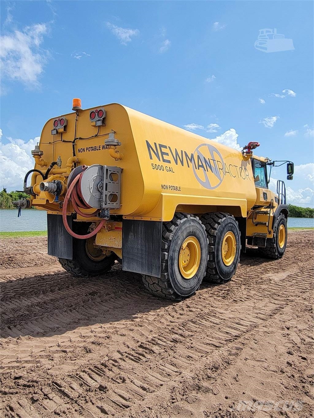 Bell B25E صهاريج مياه