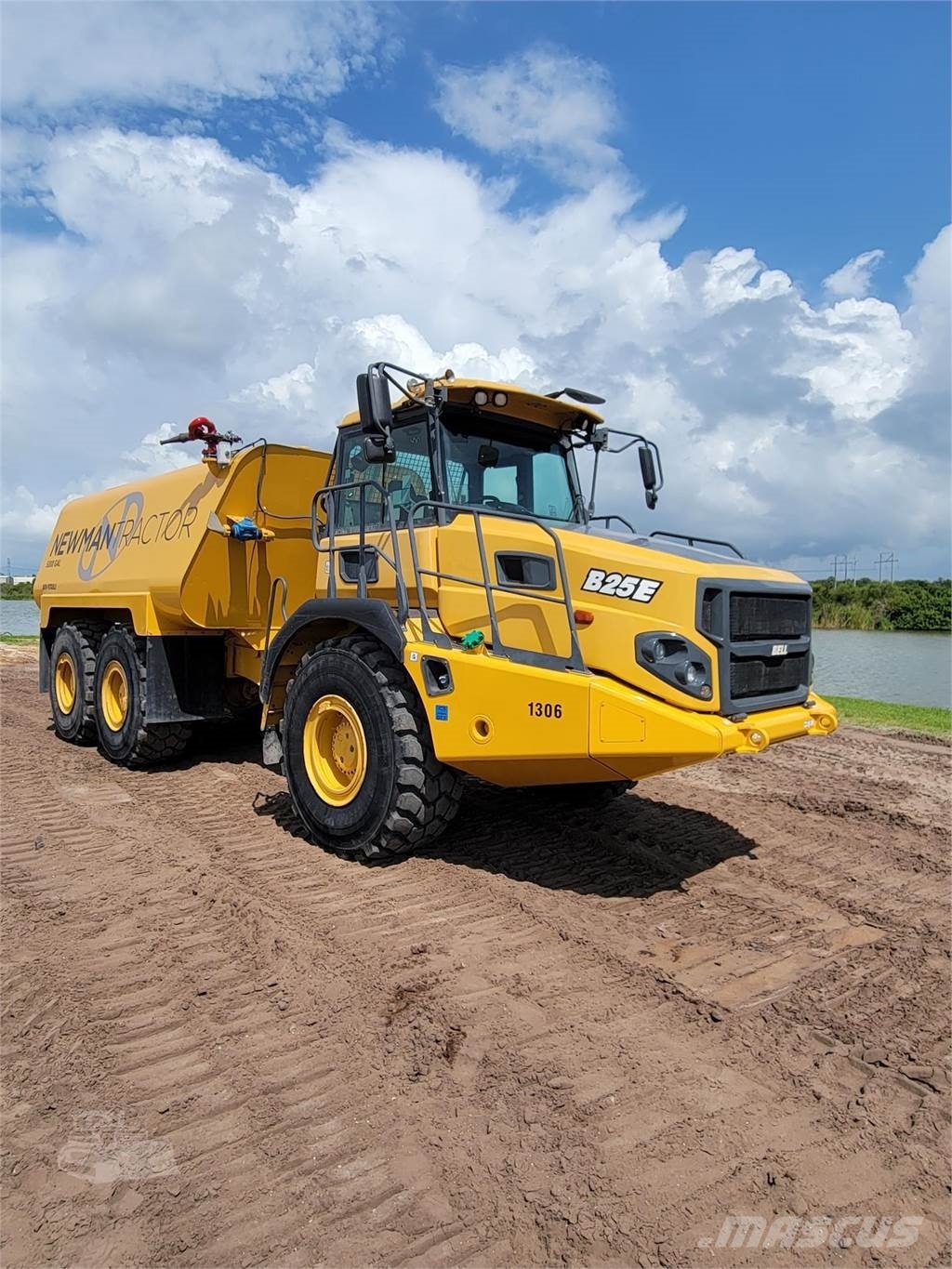 Bell B25E صهاريج مياه