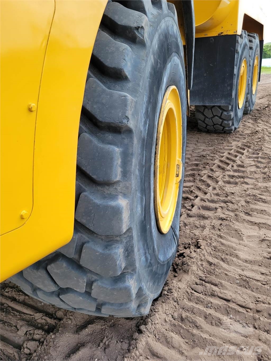 Bell B25E صهاريج مياه