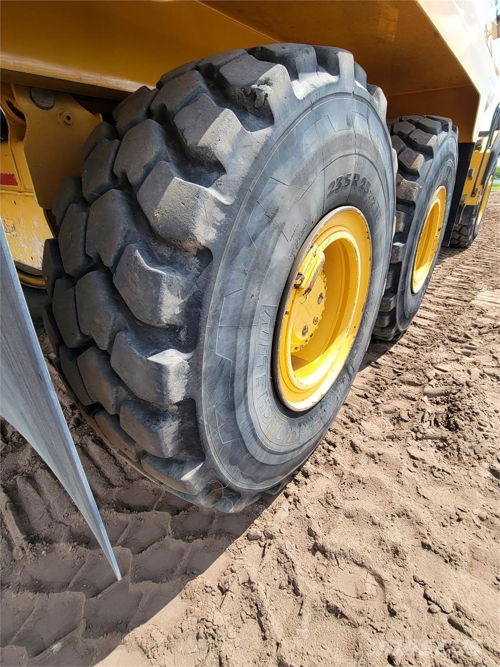 Bell B25E صهاريج مياه