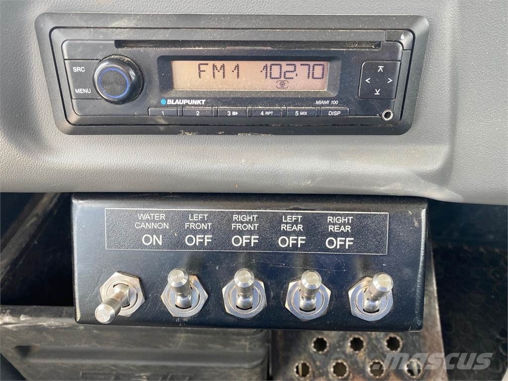 Bell B30E صهاريج مياه