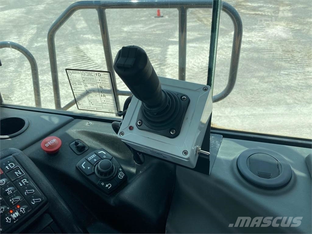 Bell B30E صهاريج مياه