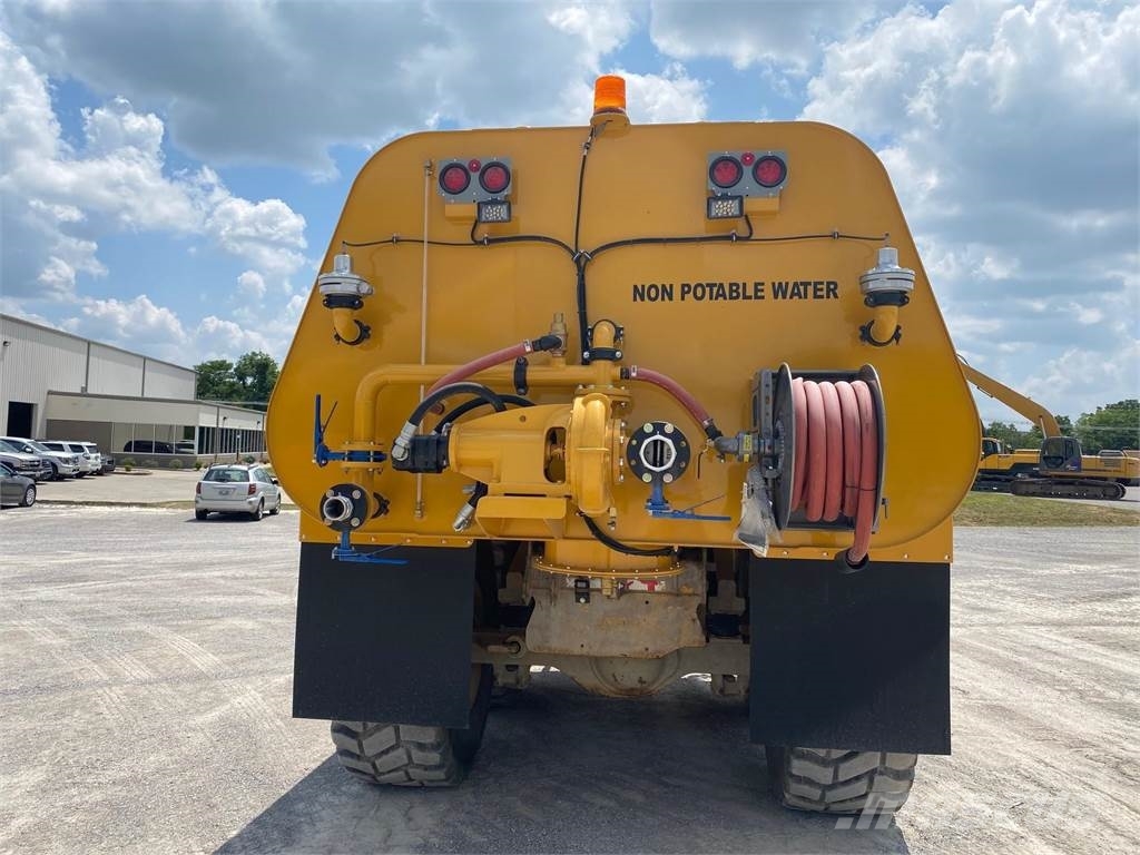 Bell B30E صهاريج مياه