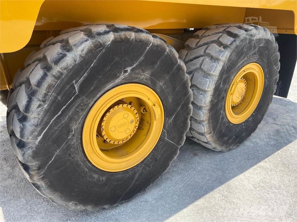 Bell B30E صهاريج مياه
