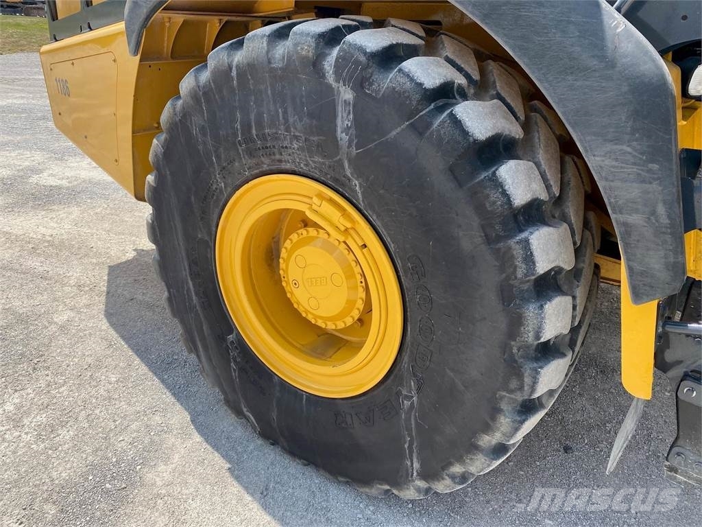 Bell B30E صهاريج مياه