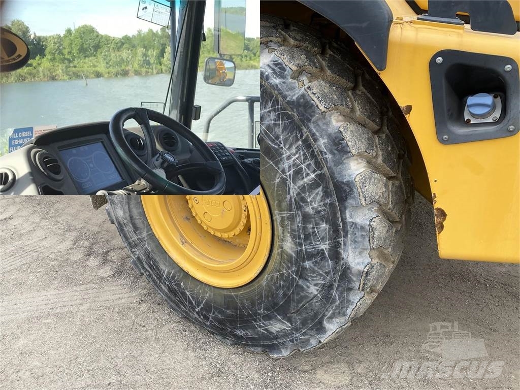 Bell B30E صهاريج مياه