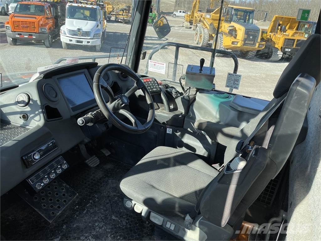 Bell B30E صهاريج مياه
