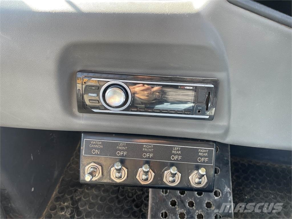 Bell B30E صهاريج مياه