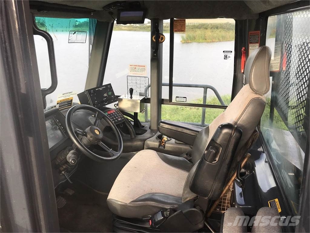Bell B40D صهاريج مياه