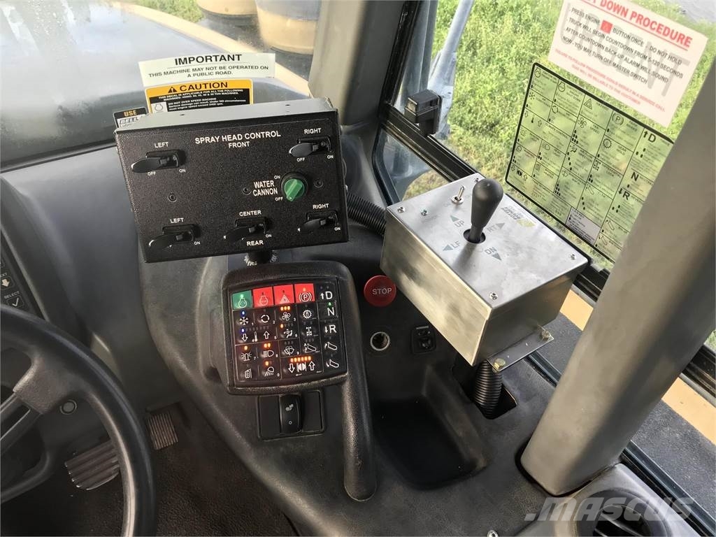 Bell B40D صهاريج مياه
