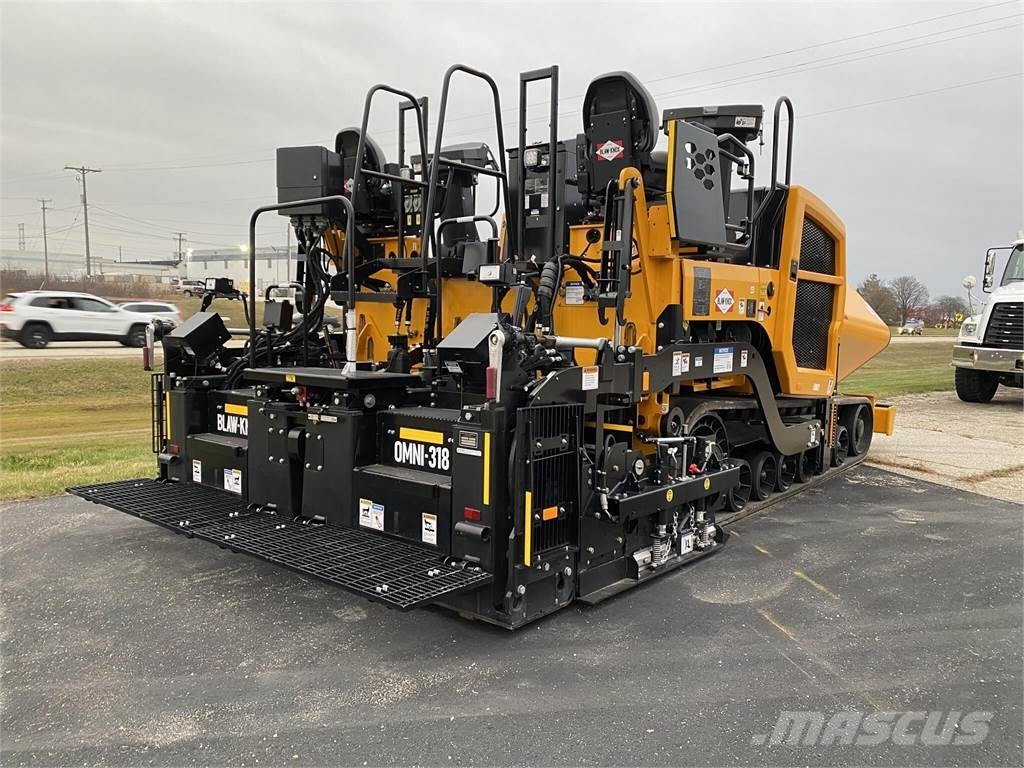 Blaw-Knox P7110B Asphalt pavers