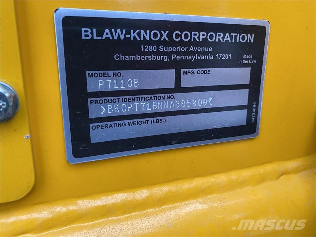 Blaw-Knox P7110B Asphalt pavers