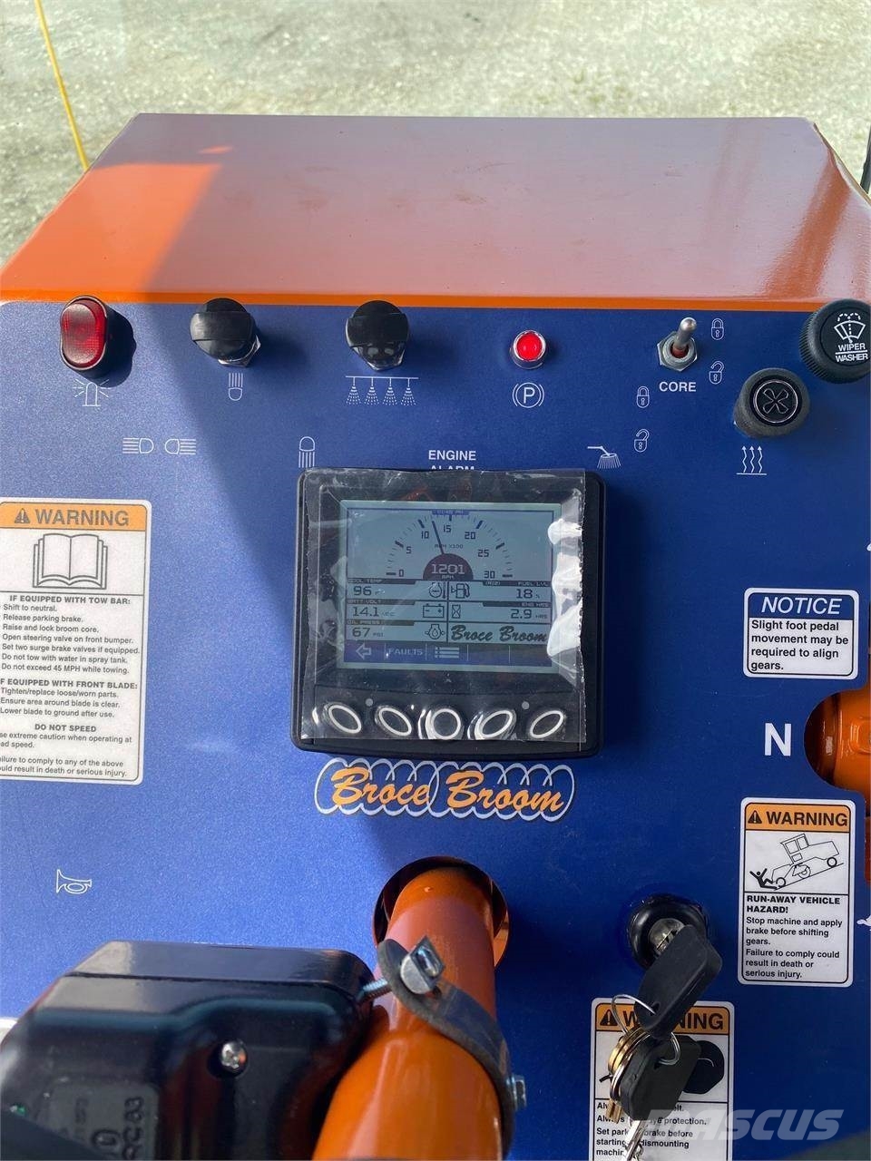 Broce RJT350 Cestni pometači