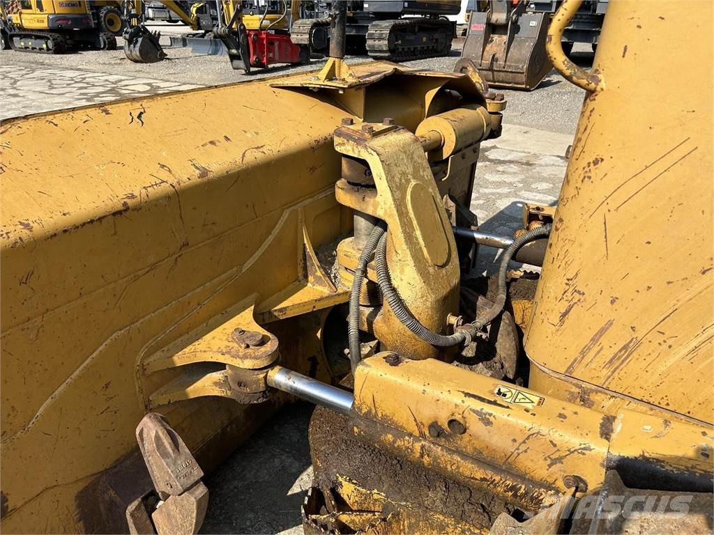 CAT D6N XL Гусеничные бульдозеры