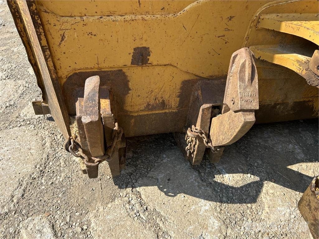 CAT D6N XL Гусеничные бульдозеры